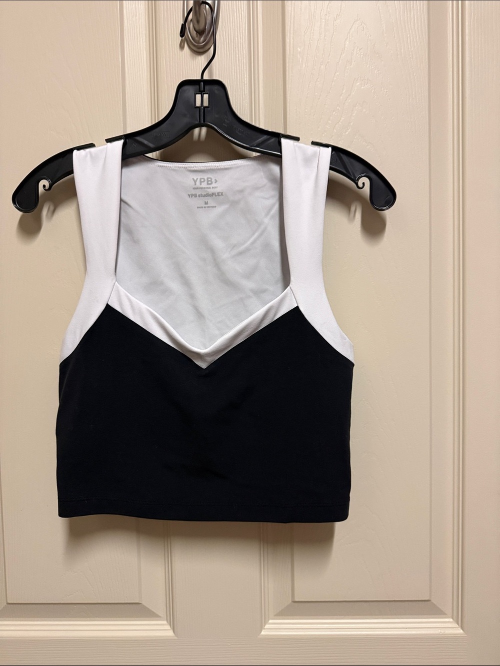 YPB Abercrombie Studio Flex Crop Tank Top - Black & White